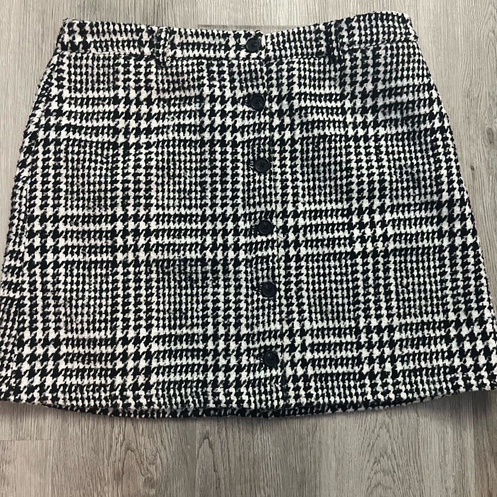 🔥206–Chic Black and White Plaid Mini Skirt